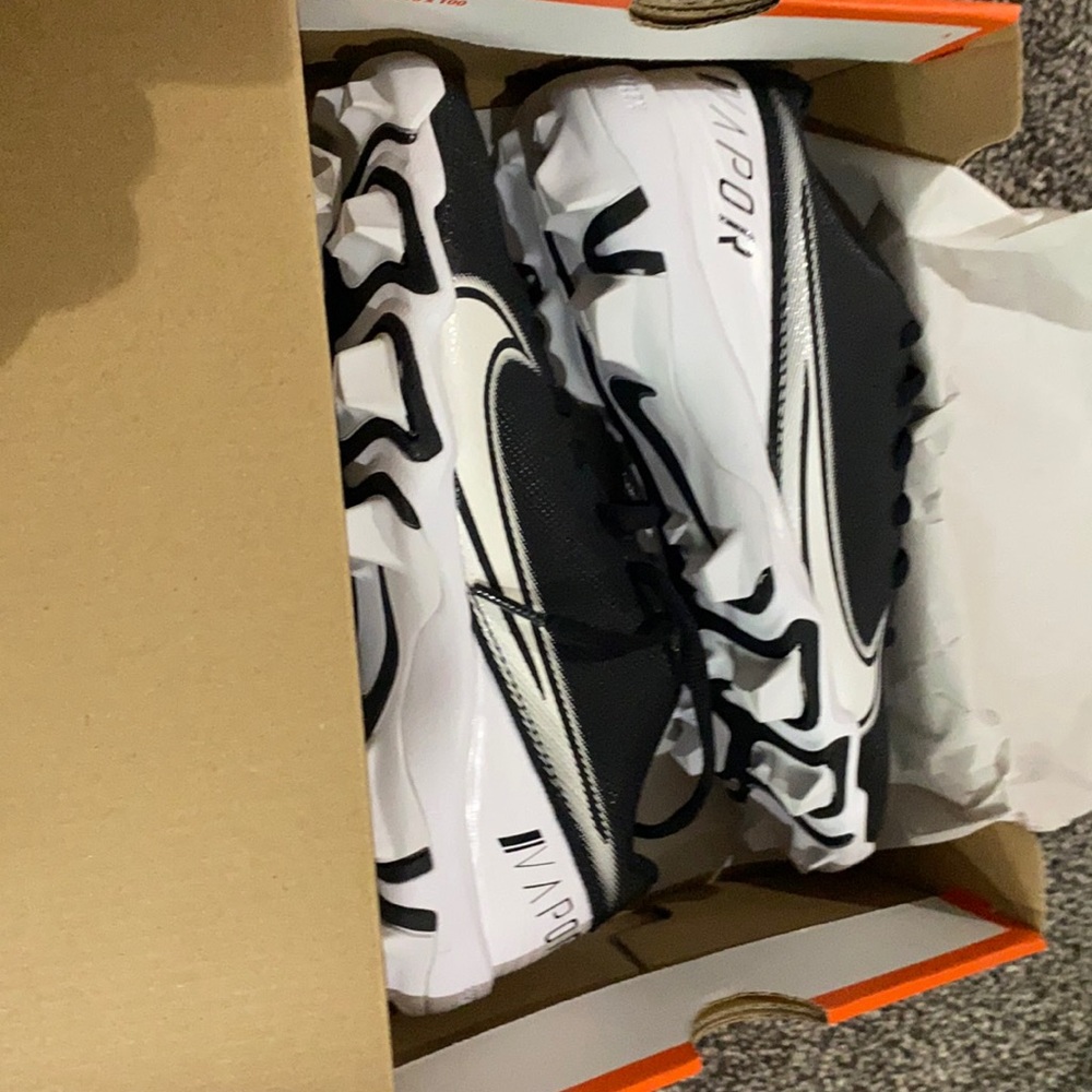 Size 5y unused Vapor edge shark football cleat.